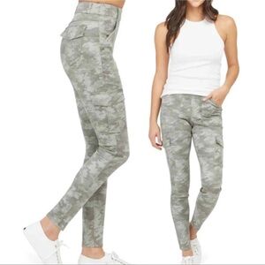 SPANX Women's Gray Camouflage Skinny Pants. NWT